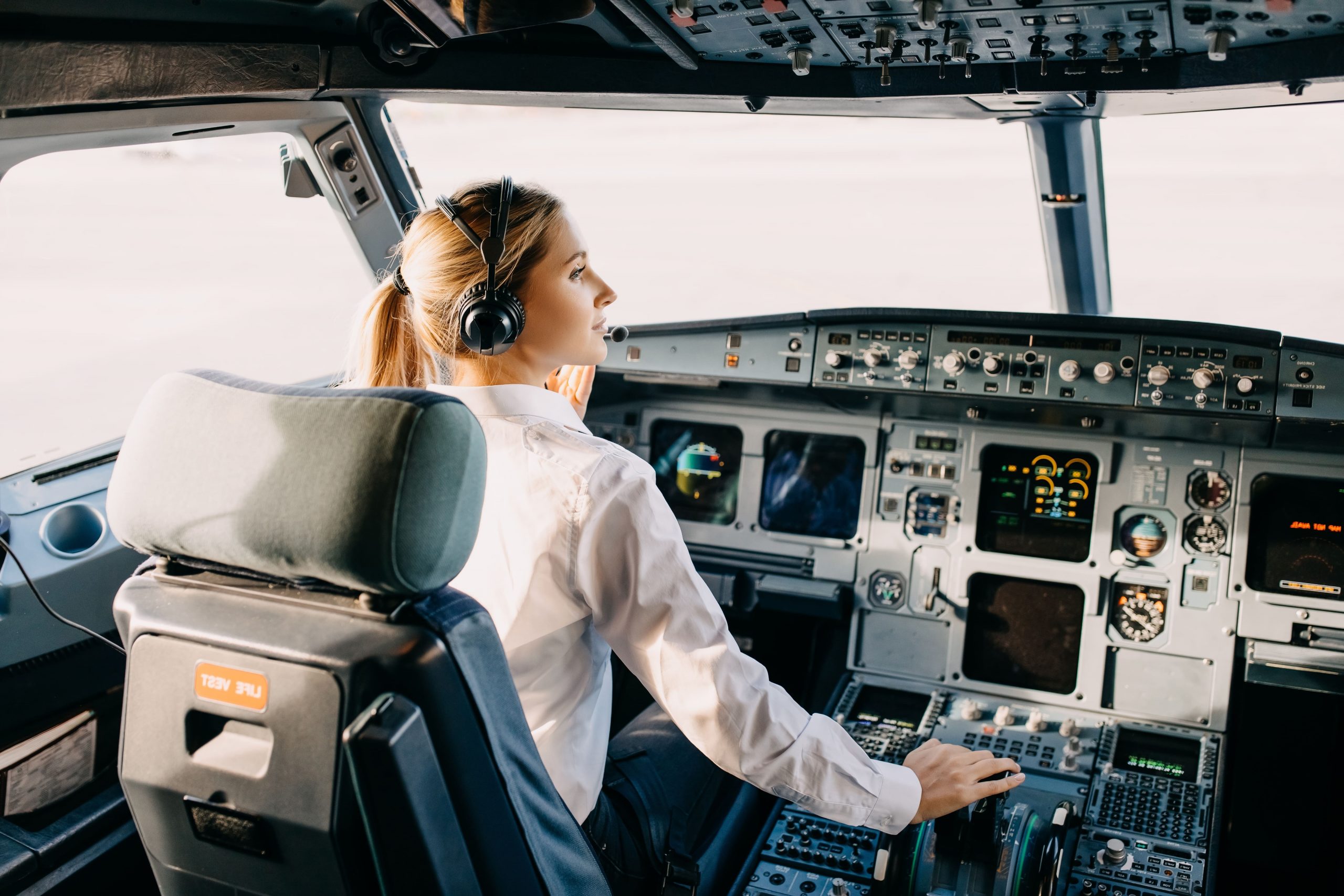 A320 Pilotin Ziel der Ausbildung ist das Cockpit eines Verkehrsflugzeuges